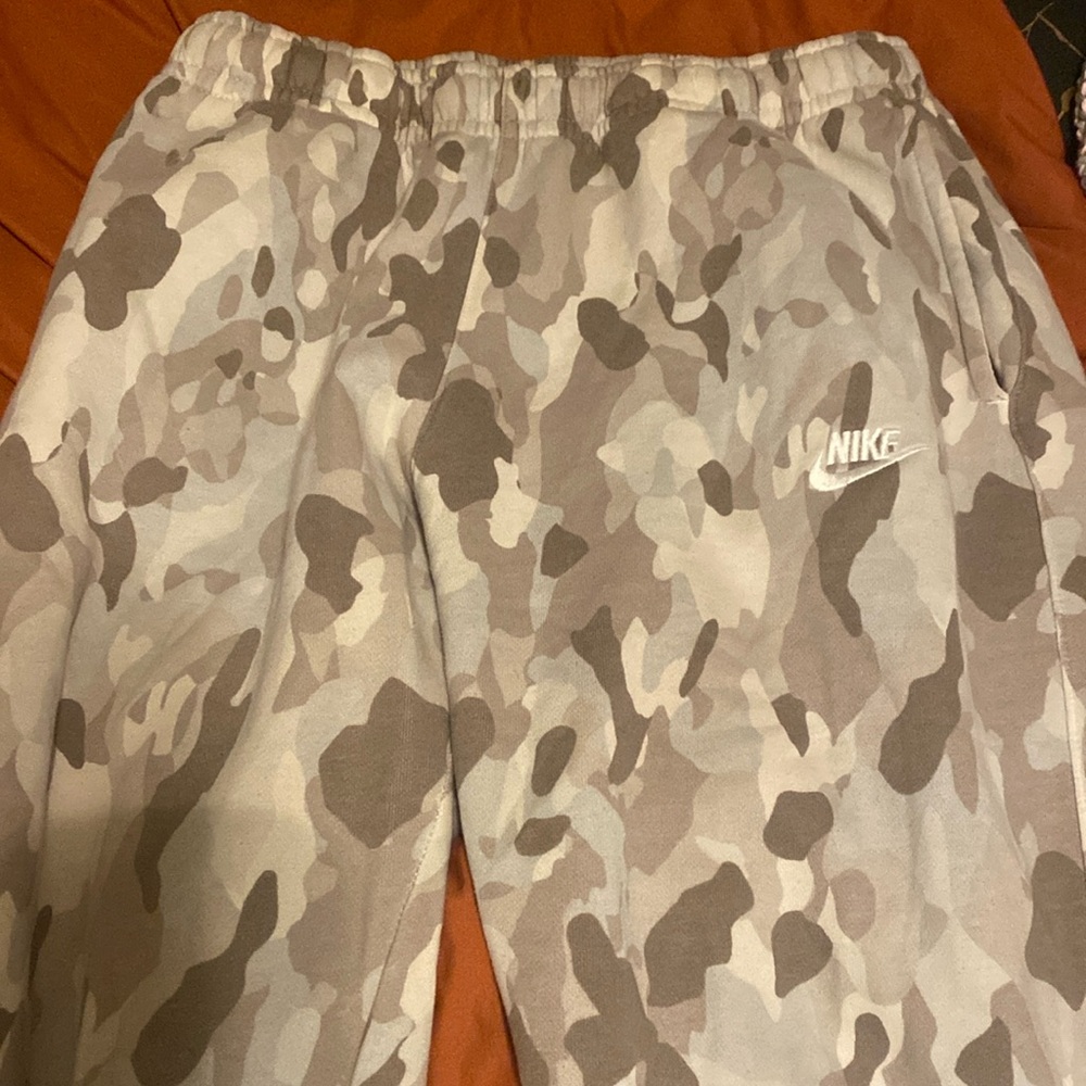 Nike camo sweat pants